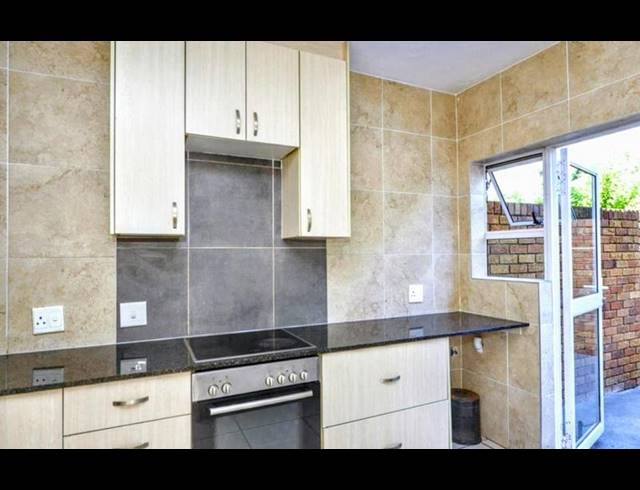 3 BEDROOM TOWNHOUSE FOR SALE IN BEDFORD GARDENS